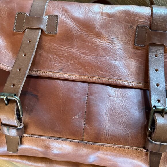 Whipping Post mens' all leather large messenger bag with buckle closure - Picture 7 of 16